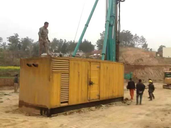 沙依巴克如何判断水冷式机油散热器密封件是否需要更换？
